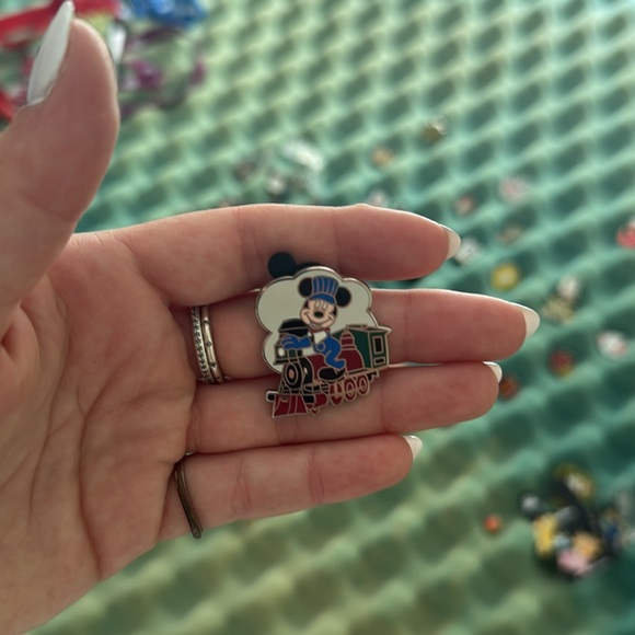 Disney Pin Train Bundle - Picture 6 of 6